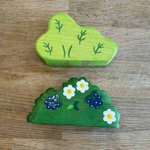 Holztiger bush and Wooden Caterpillar blackberry bush